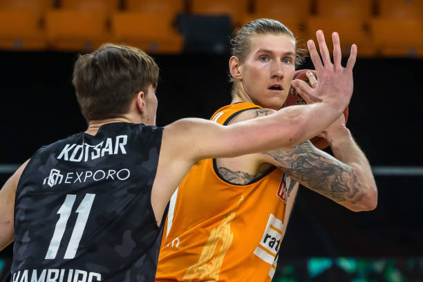 强攻进行有 强攻进行有